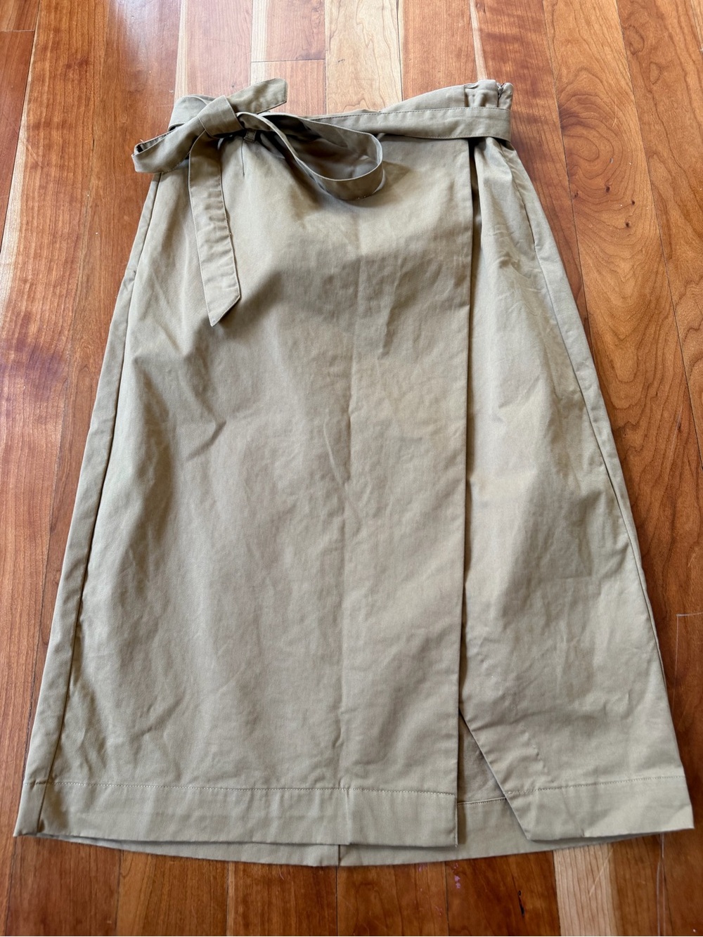 Banana Republic cotton khaki wrapped skirt mid length great feel and wear size 2